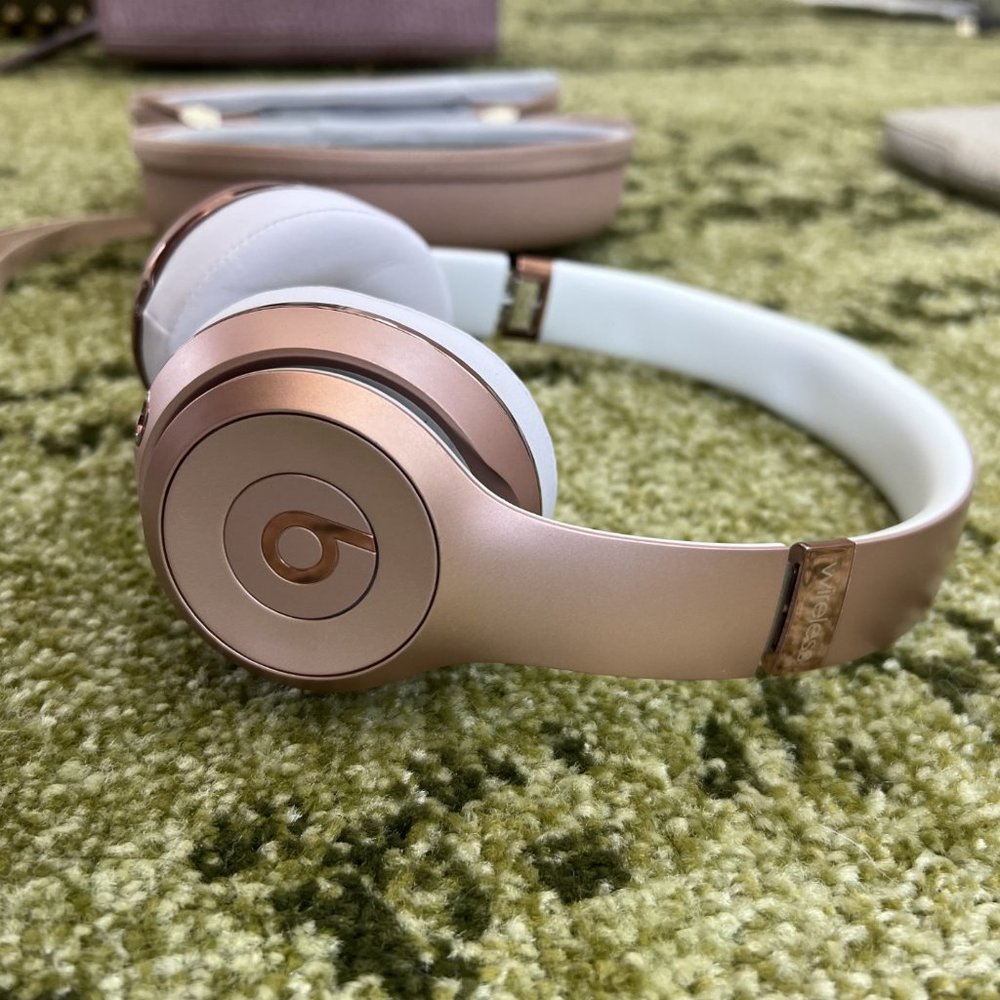 Wireless Rose Gold Beats Solo